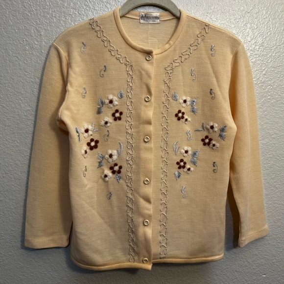 Vintage Sweaters - Vintage Monte Rosa, Mode de Paris |  Embroidered cardigan with floral detailing